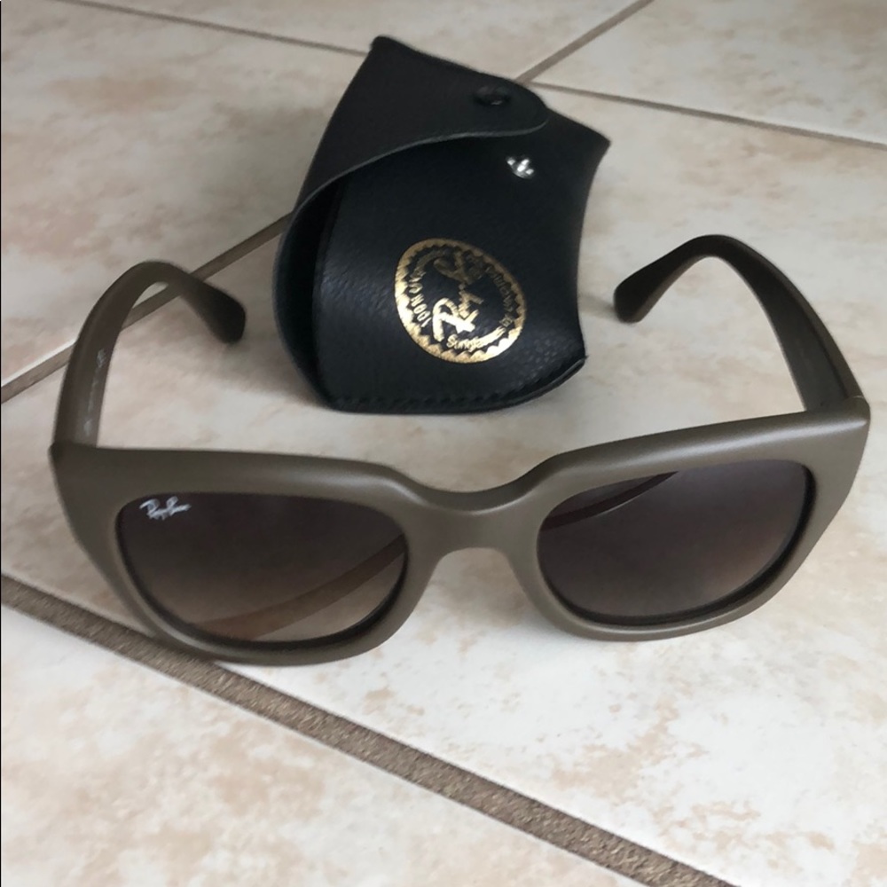 Ray Ban Sunglasses- never worn
